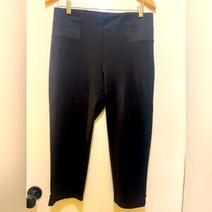 Simply Noelle Black Capris Large